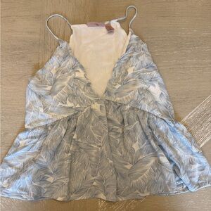 Buckle Blue and White Leaf Pattern Tank Top
